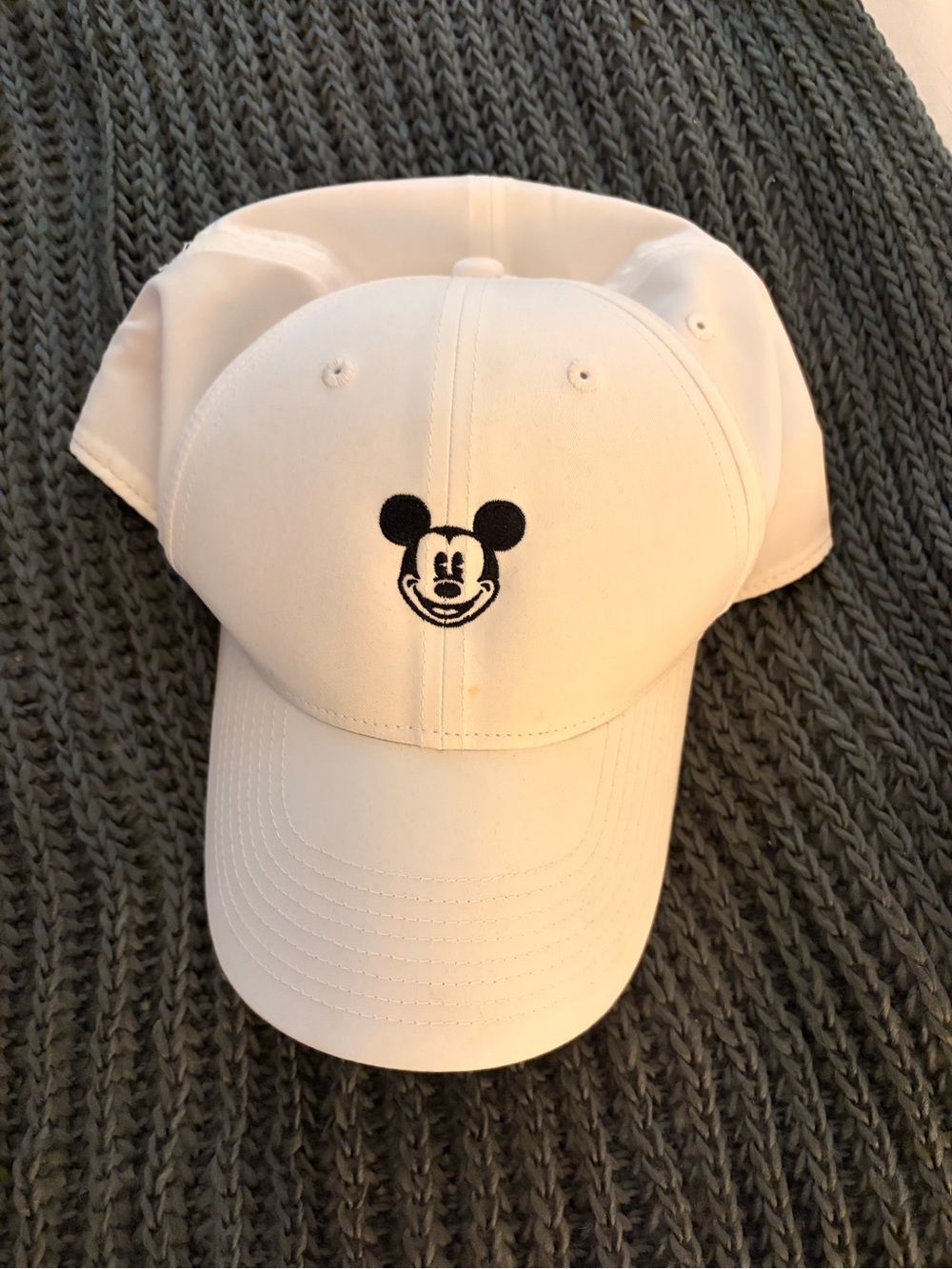 Women’s White Mickey Mouse Embroidered Baseball Cap